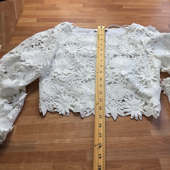 Milly 3D Floral Embroidered Camila crop top in white size 2 - Picture 7 of 13
